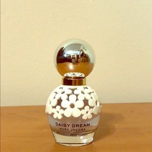 Daisy Dream by Marc Jacobs